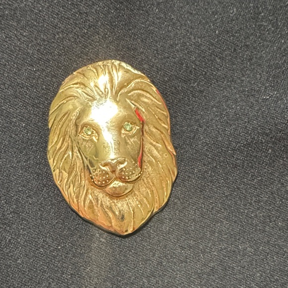 Jewelry - Vintage Gold Lion Head Pin with Emerald Eyes